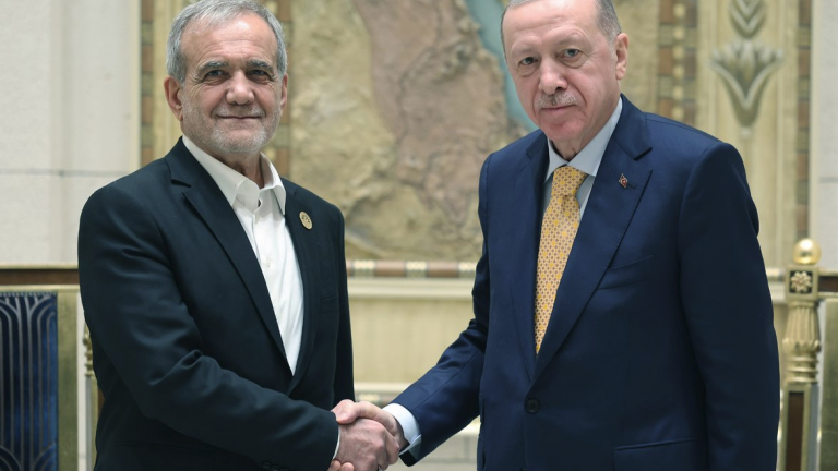 Ερντογάν προς Ιράν: Αδικαιολόγητη κάθε παραβίαση του τουρκικού εναέριου χώρου — Συνομιλία με Πεζεσκιάν