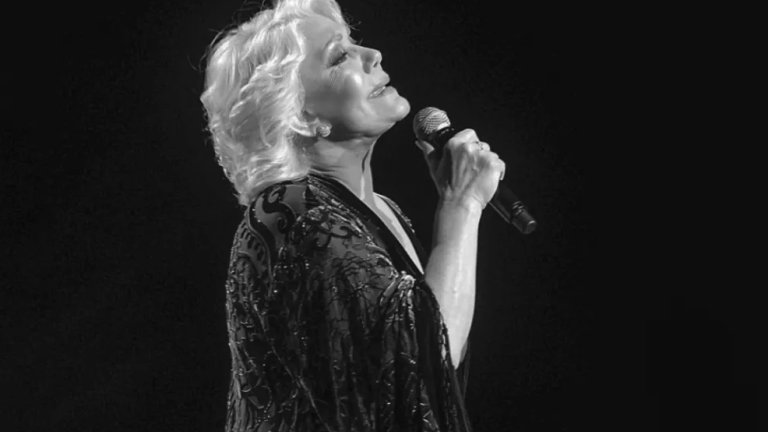 «Σ’ευχαριστώ για όλα, ΜΑΝΑ»: Ο αποχαιρετισμός καλλιτεχνών στη Μαρινέλλα