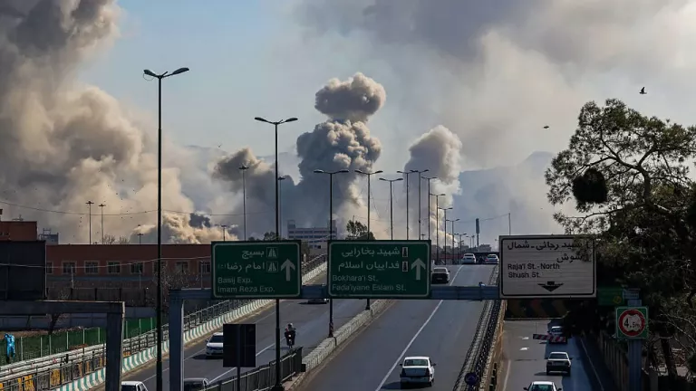 Bloomberg: Η Σαουδική Αραβία εντείνει τις επαφές με το Ιράν για αποκλιμάκωση του πολέμου