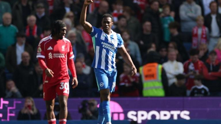 Η Λίβερπουλ έχει ήδη δεχθεί περισσότερα γκολ (42), απ’ όσα είχε δει να πετυχαίνουν οι αντίπαλοί της εις βάρος της, στις δυο προηγούμενες σεζόν, όπου είχε μετρήσει παθητικό 41 τερμάτων σε καθεμιά.  Και παράλληλα, υπέστη τη 10η ήττα της στο φετινό πρωτάθλημα, κάτι που τελευταίας φορά είχε συμβεί την αγωνιστική περίοδο 2015-2016!  Κι αυτά λένε όλη την ιστορία της επίσκεψης των «κόκκινων» στο Amex, όπου ηττήθηκαν 2-1 από την Μπράιτον χάρη στα δυο τέρματα του Ντάνι Γουέλμπεκ! Ο 35χρονος Άγγλος για πρώτη φορά στη