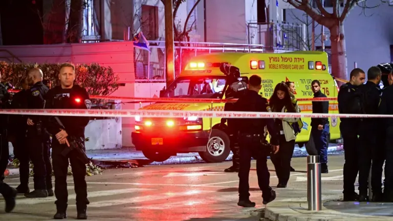 Ισραήλ: 11 τραυματίες από ιρανικό πύραυλο σε κατοικημένη περιοχή