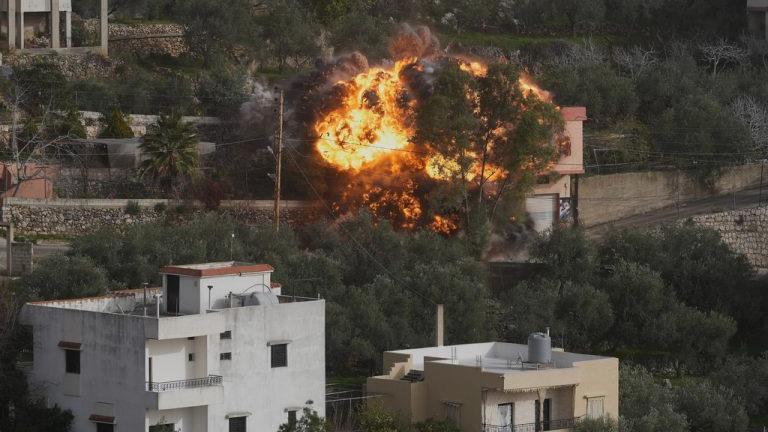 Ισραλινοί βομβαρδισμοί σε βάση του ΟΗΕ στον νότιο Λίβανο – Αναφορές για θύματα