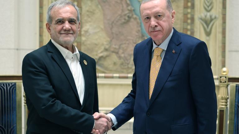 Θερμά λόγια Πεζεσκιάν για Ερντογάν: «Αγαπητός αδελφός» και «αξιέπαινη η στάση του»