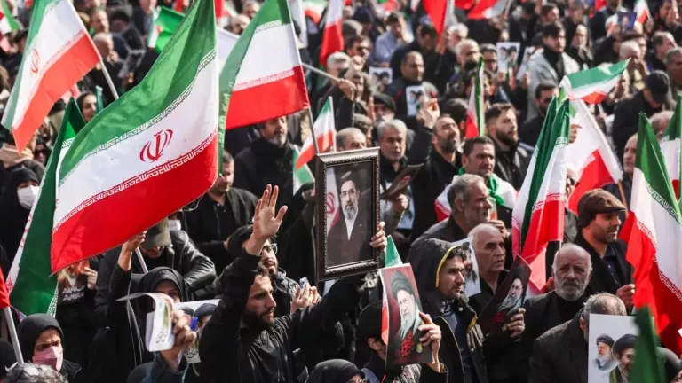 Τεχεράνη: Χιλιάδες συγκεντρώθηκαν προς υποστήριξη του νέου θρησκευτικού ηγέτη, Μοτζτάμπα Χαμενεΐ