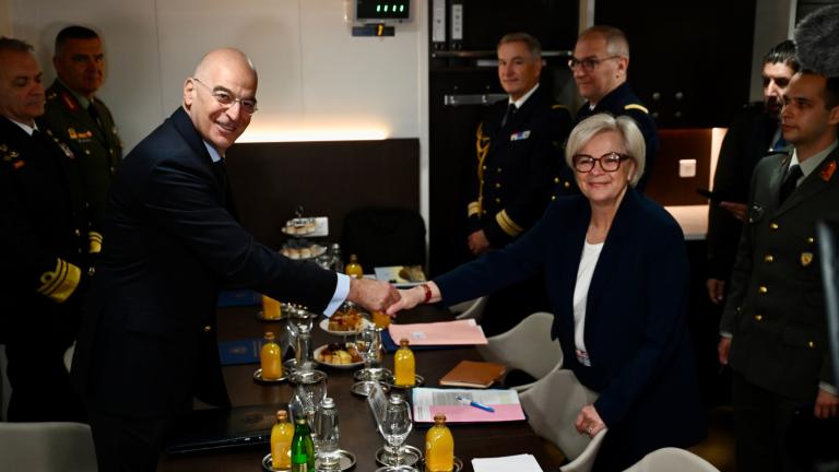 Ν. Δένδιας: Συνάντηση εργασίας με τη Γαλλίδα ομόλογό του Κ.Βοτρέν επί της φρεγάτας «ΚΙΜΩΝ» στο λιμάνι του Πειραιώς