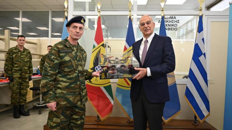 νικος δενδιας