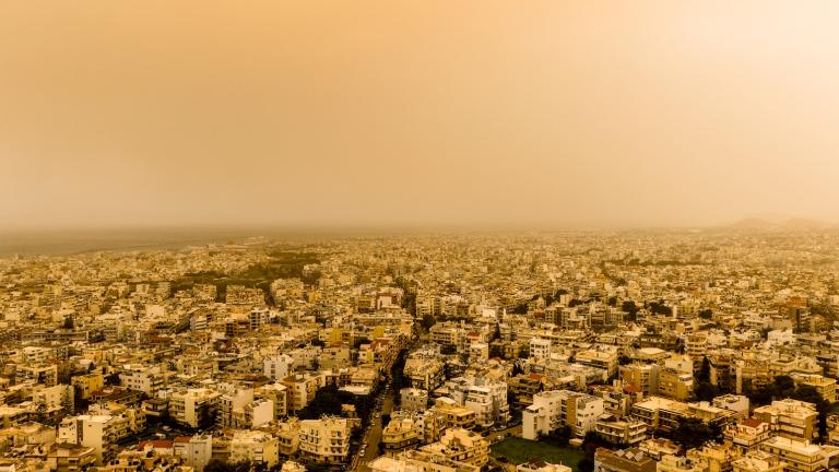 Κρήτη: Απόκοσμες εικόνες εξαιτίας ισχυρού κύματος αφρικανικής σκόνης 