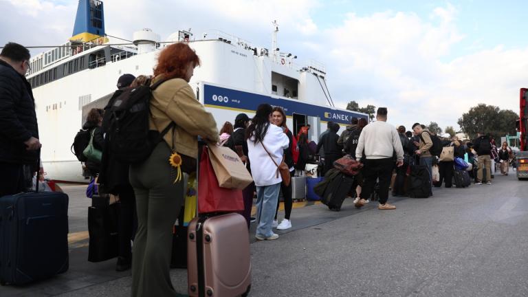 Κορυφώνεται η πασχαλινή έξοδος – Μαζική αναχώρηση εκδρομέων από λιμάνια και ΚΤΕΛ 