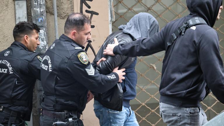 Θρίλερ στο κέντρο της Αθήνας: Νεκρή γυναίκα σε ακάλυπτο πολυκατοικίας - Προσήχθη ένας άνδρας