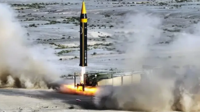 Ιράν: Επίδειξη ισχύος με τον πύραυλο Khorramshahr-4