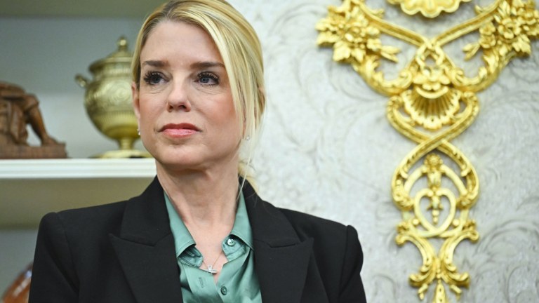 ΗΠΑ: Σενάρια αποπομπής της υπουργού Δικαιοσύνης Παμ Μπόντι εξαιτίας της υπόθεσης Έπστιν