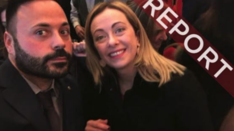 Ιταλία: Σάλο προκαλεί «σέλφι» της Μελόνι με κατηγορούμενο μαφιόζο - Τι απαντά η πρωθυπουργός