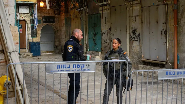 Ιερουσαλήμ: Ανοίγουν οι Άγιοι Τόποι με δρακόντεια μέτρα ασφαλείας - Ελληνική αποστολή για το Άγιο Φως 