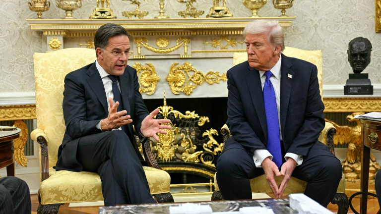 Politico: Οργή Τραμπ για το ΝΑΤΟ και τους «αχάριστους» Ευρωπαίους συμμάχους - Το παρασκήνιο της συνάντησης με Ρούτε