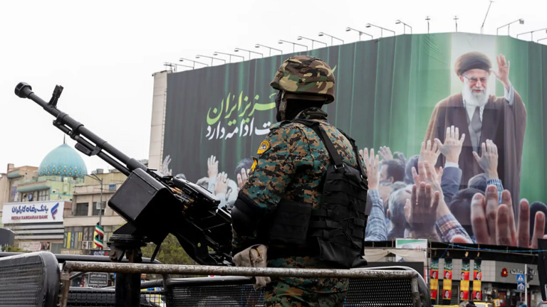 Κλιμακώνεται η αντιπαράθεση ΗΠΑ - Ιράν: Σε «μέγιστο συναγερμό μάχης» οι ιρανικές ένοπλες δυνάμεις μετά το ναυτικό αποκλεισμό 