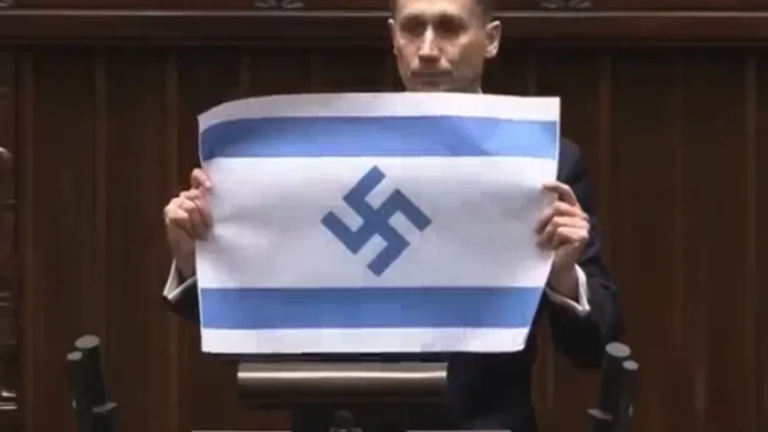 Πολωνία: Σάλος στο κοινοβούλιο με ακροδεξιό βουλευτή που σήκωσε σημαία του Ισραήλ με σβάστικα 