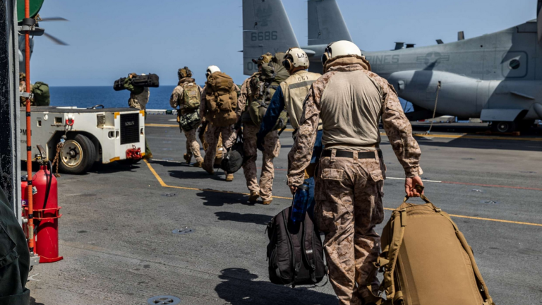 Προβλήματα στον εφοδιασμό Αμερικανών πεζοναυτών στη Μέση Ανατολή: Καταγγέλλουν λίγο και κακής ποιότητας φαγητό