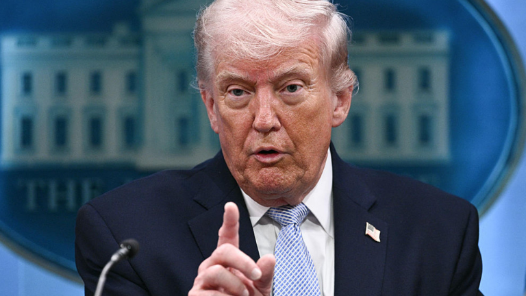 Τραμπ: «Το Ιράν παραβίασε την εκεχειρία» - «Δεν διαπραγματευόμαστε υπό την απειλή βίας» απαντά η Τεχεράνη