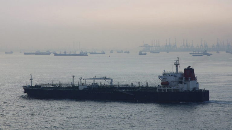 Το Υπουργείο Ναυτιλίας διαψεύδει την κατάσχεση ελληνόκτητου πλοίου από τους Φρουρούς της Επανάστασης