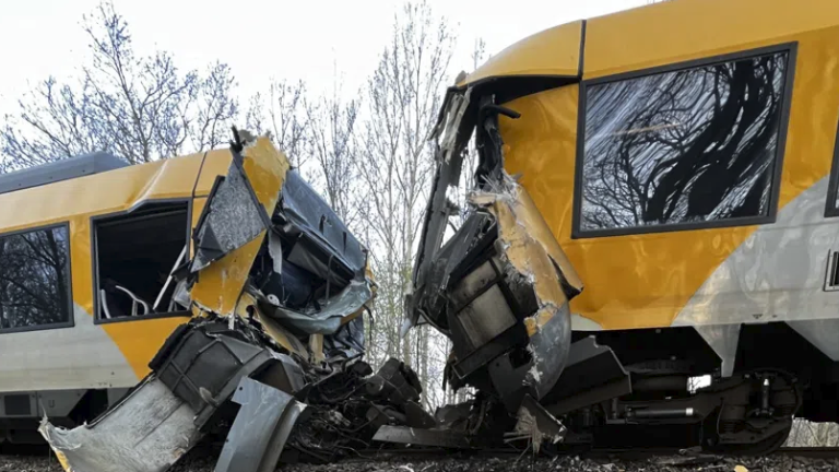 Σιδηροδρομικό ατύχημα στη Δανία: Πληροφορίες για πολλούς τραυματίες – Σε εξέλιξη οι έρευνες