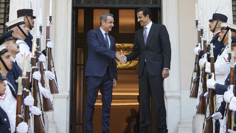Στην Αθήνα ο εμίρης του Κατάρ – Συνάντηση με τον Κυριάκο Μητσοτάκη