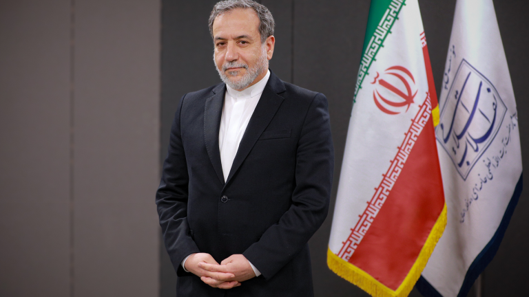 Εσωτερικές τριβές στο Ιράν: Πεζεσκιάν και Γκαλιμπάφ φέρονται να εξετάζουν την απομάκρυνση του ΥΠΕΞ Αραγτσί 