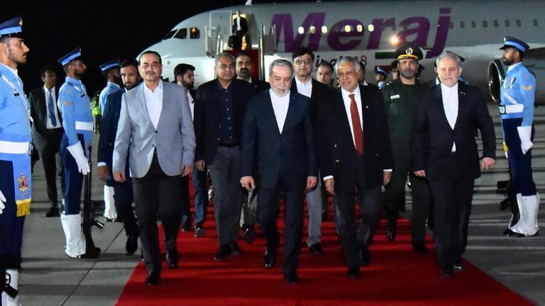 Διπλωματικός γύρος του Αραγτσί σε Ομάν, Πακιστάν και Ρωσία — Τα Στενά του Ορμούζ στο επίκεντρο