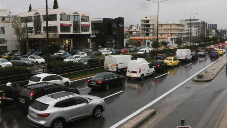 LIVE η κίνηση στους δρόμους: Προβλήματα στην Αττική λόγω βροχής — Καθυστερήσεις σε βασικούς άξονες