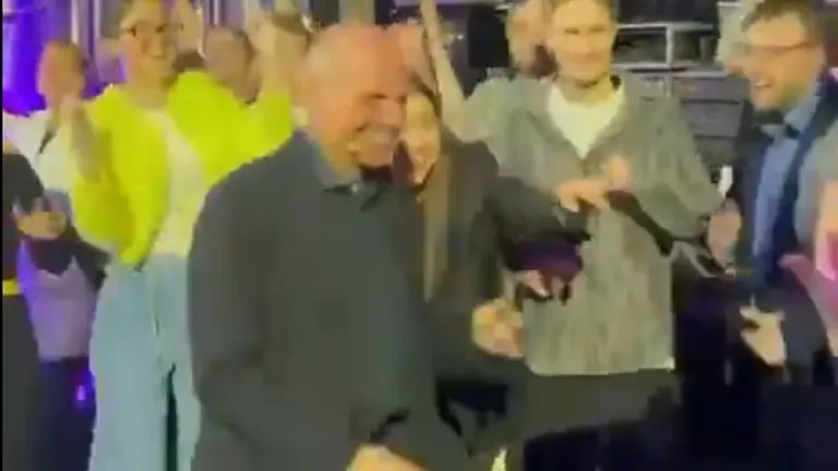 Ο Βαρουφάκης χόρεψε techno τραγούδι... με το όνομά του στη Μόσχα