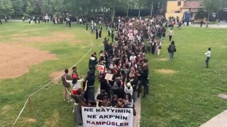 «Λουκέτο» στο Πανεπιστήμιο Μπιλγκί: Φοιτητικός ξεσηκωμός και αστυνομικός αποκλεισμός στην Κωνσταντινούπολη