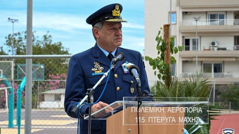 Ο Α/ΓΕΑ Αντιπτέραρχος (Ι) Δ.Γρηγοριάδης στα αποκαλυπτήρια της προτομής του Ήρωα Σμηναγού (Ι) Κ.Ηλιάκη
