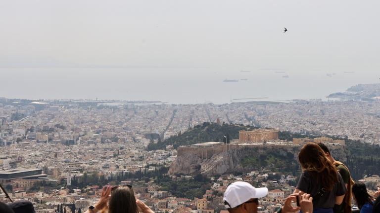 Επέστρεψε η αφρικανική σκόνη με υψηλές θερμοκρασίες και περιορισμένη ορατότητα