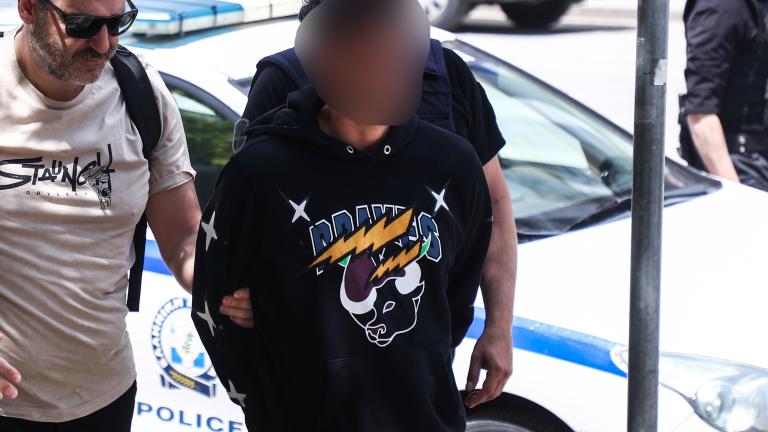 Δίωξη για ανθρωποκτονία με δόλο στον 30χρονο που σκότωσε τον πατέρα του στη Θέρμη