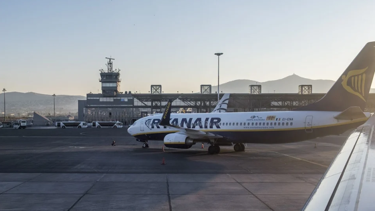 Θεσσαλονίκη: Σήμερα οι ανακοινώσεις της Ryanair για το μέλλον της βάσης της στο αεροδρόμιο «Μακεδονία»