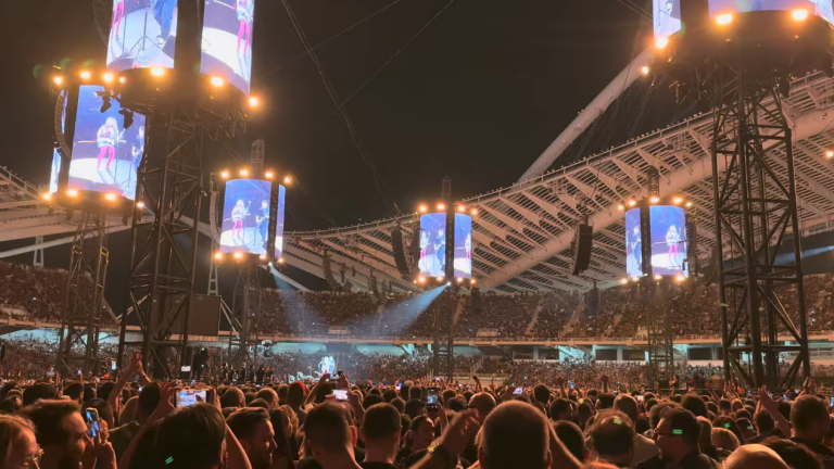 Σείστηκε το ΟΑΚΑ με τους εμβληματικούς Metallica — Έπαιξαν «Ζορμπά» και Τρύπες