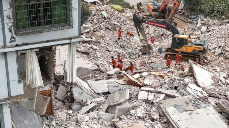 Ισχυρός σεισμός 5,2 Ρίχτερ στη νότια Κίνα: Δύο νεκροί, αναφορές για εγκλωβισμένους σε συντρίμμια 