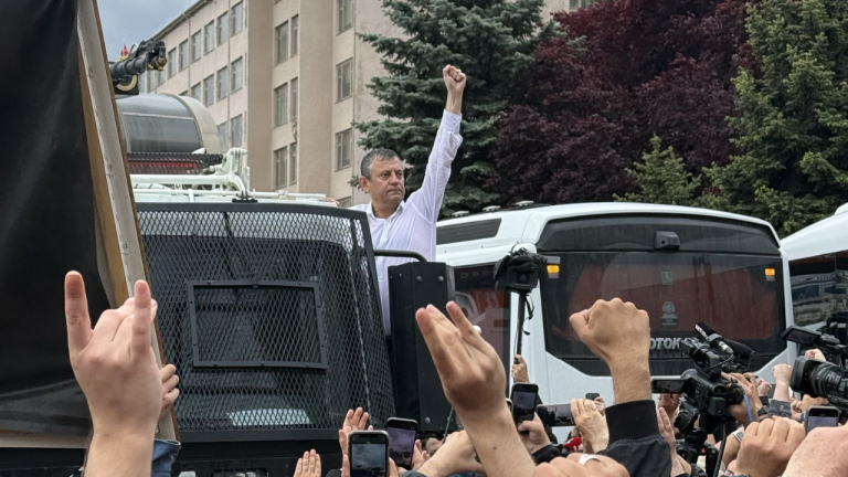Τουρκία: Συγκεντρώσεις σε Κωνσταντινούπολη και Άγκυρα μετά την εισβολή της αστυνομίας στα γραφεία του CHP