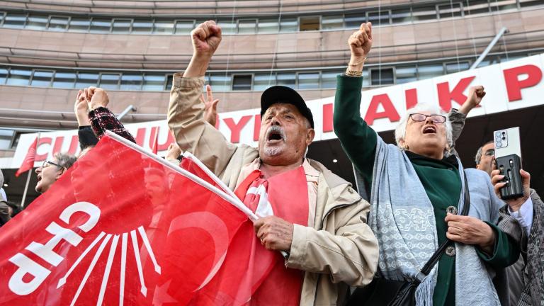 Πολιτική κρίση στην Τουρκία μετά την απομάκρυνση Οζέλ από την ηγεσία του CHP — 13 συλλήψεις