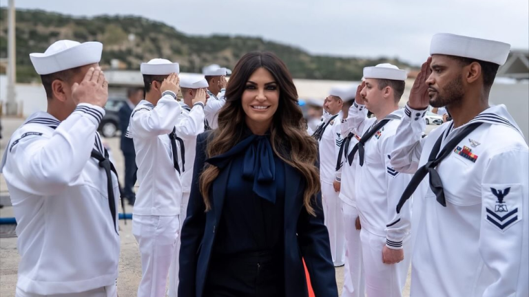 Στην αμερικανική βάση της Σούδας η πρέσβης των ΗΠΑ Κίμπερλι Γκίλφοϊλ