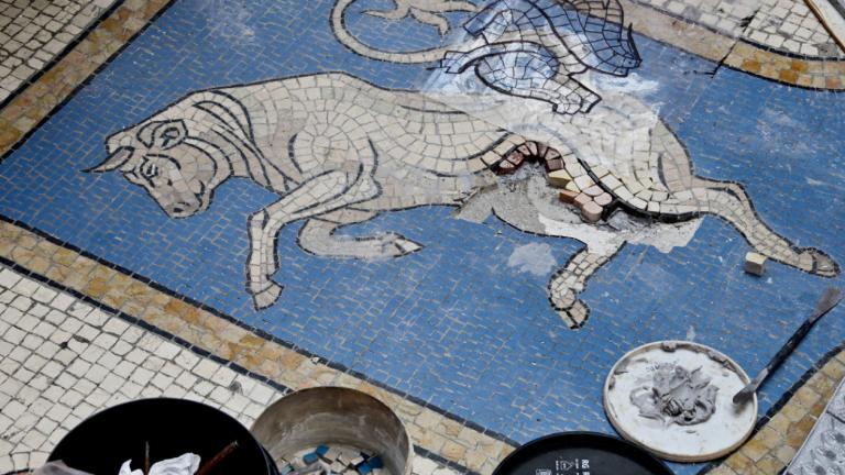 Λίφτινγκ» στον διάσημο ταύρο της Galleria Vittorio Emanuele II 