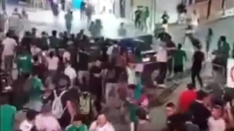 Τρόμος στο Κάμπο Σαν Λούκας: Αυτοκίνητο παρέσυρε πλήθος που πανηγύριζε τη νίκη του Μεξικού στο Μουντιάλ