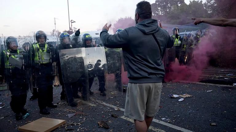 Οργισμένες διαδηλώσεις στη Βρετανία για τη δολοφονία του 18χρονου φοιτητή Χένρι Νόβακ