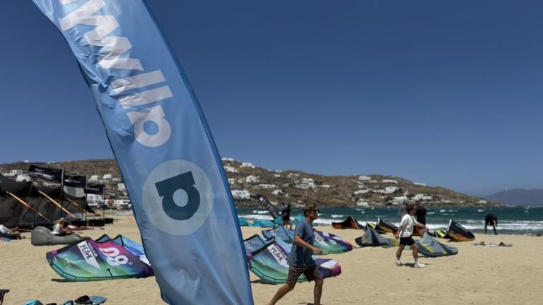 Kitesurf, θέαμα και summer vibes στη Μύκονο