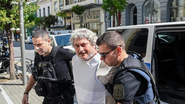 Μεταγωγή στα Δικαστήρια στη Πάτρα του 55χρονου Ελληνοαυστραλού Τζέιμς Δαλαμάγκα, καταζητούμενου φυγόδικου των αυστραλιανών Αρχών και της Interpol, κατηγορούμενου για τη δολοφονία του ομογενή Γιώργου Γιαννόπουλου στο Σίδνεϊ το 1999.