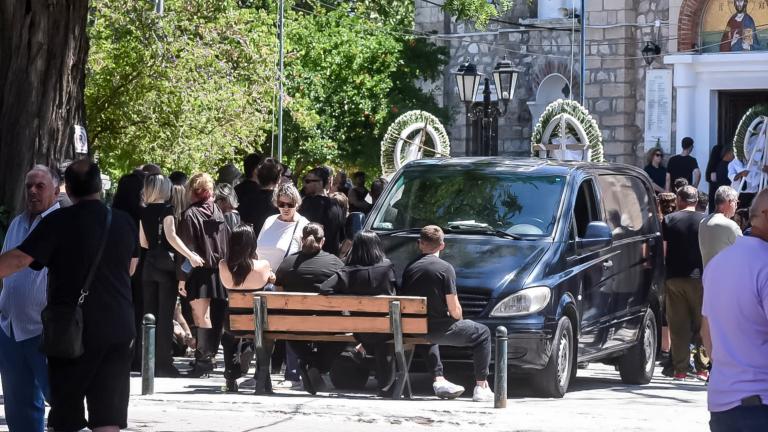 Προφυλακιστέος ο 65χρονος Ιταλός για το διπλό φονικό στο Αίγιο - Θρήνος στην κηδεία μάνας και γιού