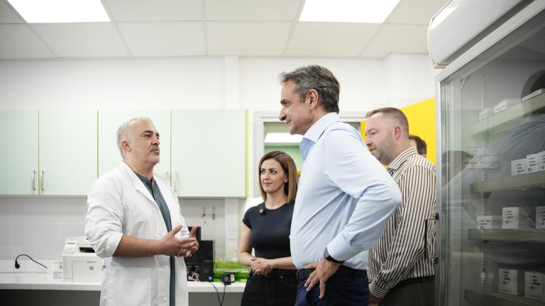 Το πλήρως ανακαινισμένο Κέντρο Υγείας Αιγάλεω επισκέφθηκε ο πρωθυπουργός Κυριάκος Μητσοτάκης, στέλνοντας μήνυμα εμπιστοσύνης στις δομές της Πρωτοβάθμιας Φροντίδας Υγείας.
