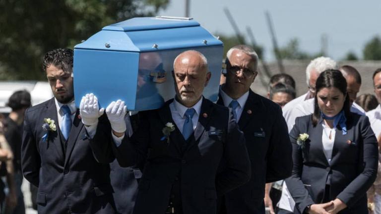Γαλλία: Συγκίνηση στην κηδεία της 11χρονης Λιανά – Συνεχίζεται η έρευνα για την υπόθεση