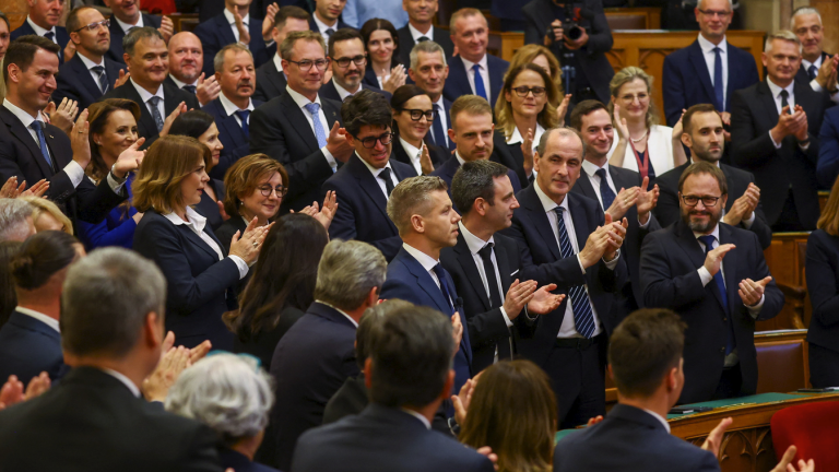 Ουγγαρία: Οι βουλευτές ψήφισαν μείωση 40% στους μισθούς τους με στόχο την εξοικονόμηση δημόσιων πόρων