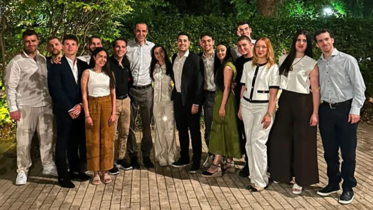 Μήνυμα Γρηγόρη Δημητριάδη από την ΟΝΝΕΔ Κηφισιάς: «Προφανώς στηρίζουμε Μητσοτάκη»