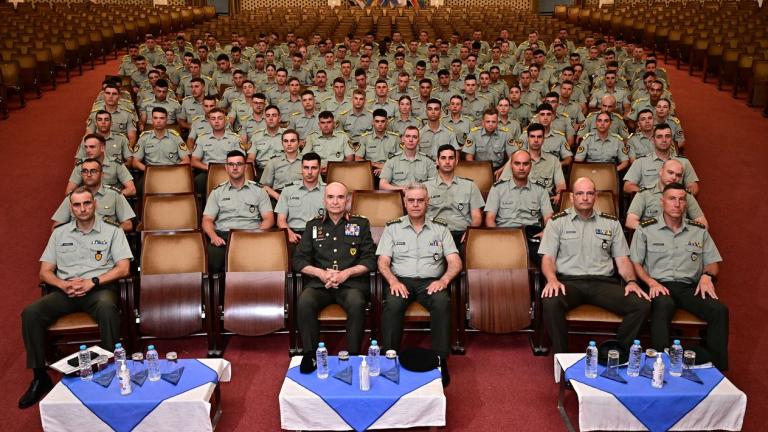 Α/ΓΕΣ Αντιστράτηγος Γ.Κωστίδης: Απονομή των πτυχίων στους Ευέλπιδες οι οποίοι αύριο ορκίζονται και λαμβάνουν τα ξίφη τους